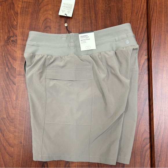 NEW CALIA by Carrie Underwood Women's 7” Mid Rise Bermuda Shorts Dark Grey - Picture 3 of 7